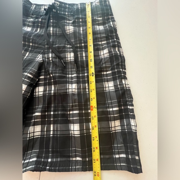 MOSSIMO SUPPLY MENS BLACK/WHITE PLAID HYBRID SWIM TRUNKS. SIZE 34. LIKE NEW - Picture 3 of 7